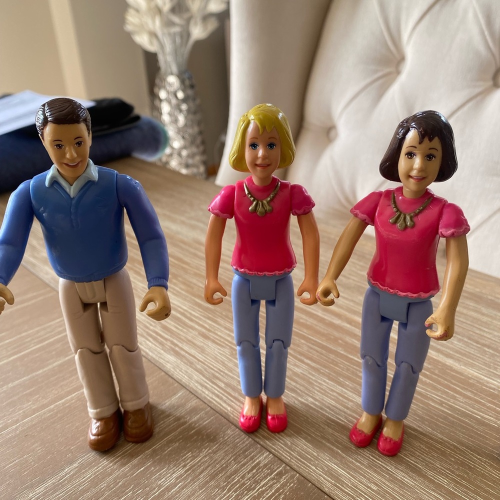 LIVING FAMILY WELL SOUGHT AFTER FAMILY FIGURINES!  Take all 3! 👨‍👩‍👧‍👦🌻🌻